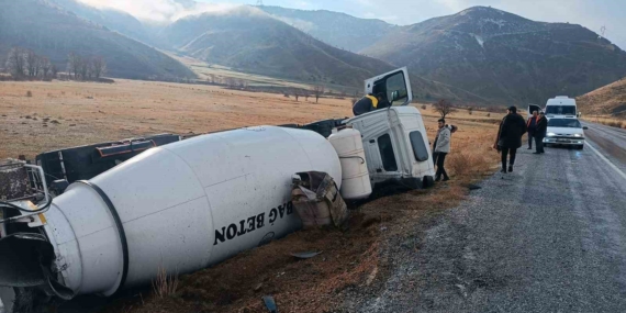 Tatvan-Hizan Yolunda Beton Mikseri Devrildi: 1 Kişi Yaralandı