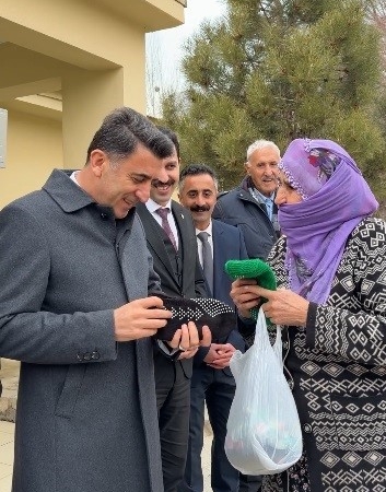 tuncelinin-sicak-bulusmasi-yurekleri-isitan-anlar-U9dYbhTv.jpg