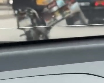 Tüp Yüklü Motosikletle Yapılan Tehlikeli Hareketler Kamera Kayıtında