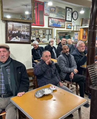 vanda-83-yillik-soba-basinda-cay-gelenegi-bir-kulturun-sicak-dumani-Fb4F3nrS.jpg