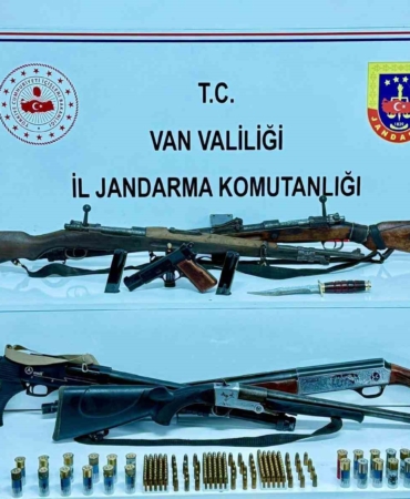 vanda-ele-gecirilen-silah-ile-bir-kisi-gozaltina-alindi-FXd2kAGk.jpg