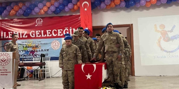 Yemin Törenine Katılan Özel Bireyler Askeri Kamuflaj Giydi