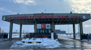yuksekova-selahaddin-eyyubi-havalimani-bolgenin-zirvesine-giden-yol-iLwHX9Y2.jpg