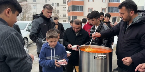Yüksekova’da Cuma Namazı Sonrası Cemaatte Keledoş İkramı