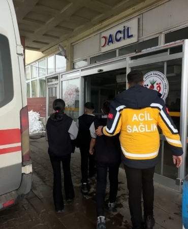 yuksekovada-yerli-mali-haftasi-sonrasi-gida-zehirlenmesi-suphesi-40-ogrenci-hastanelik-oldu-kspwbvHq.jpg