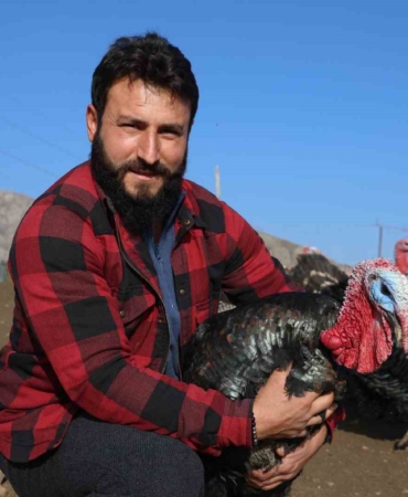 yurtdisindan-donerek-memleketinde-ciftlik-hayali-gerceklestiren-genc-NsvwtmXW.jpg