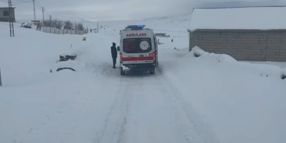Ağrı’da Kar Engelini Aşarak Hastaların Hastaneye Ulaşımı Sağlandı