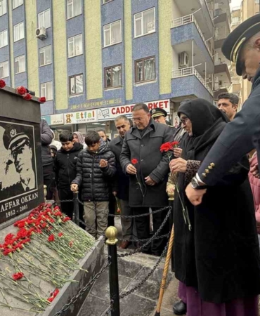 ali-gaffar-okkan-sehit-edilisinin-yildonumunde-unutulmadi-WlFvNf1r.jpg