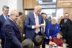 bakan-ersoy-kutuphaneler-gelecegin-teminati-genclerimizi-yetistiriyor-CXYuWyV1.jpg