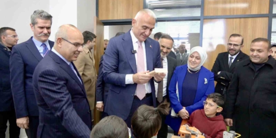 Bakan Ersoy: “Kütüphaneler Geleceğin Teminatı, Gençlerimizi Yetiştiriyor”