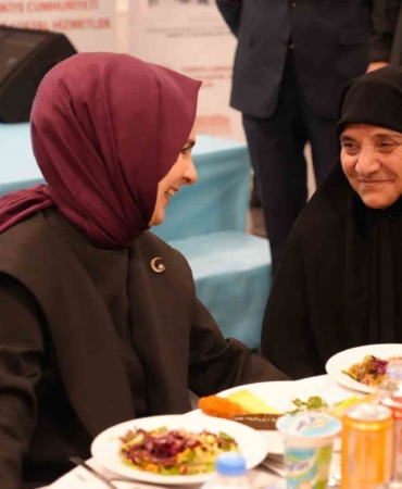 bakan-goktas-karsta-sehit-yakinlariyla-gonul-sofrasinda-bulustu-anlamli-bir-etkinlik-q8rmyQ4r.jpg