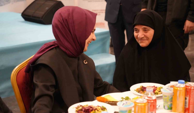 bakan-goktas-karsta-sehit-yakinlariyla-gonul-sofrasinda-bulustu-anlamli-bir-etkinlik-q8rmyQ4r.jpg