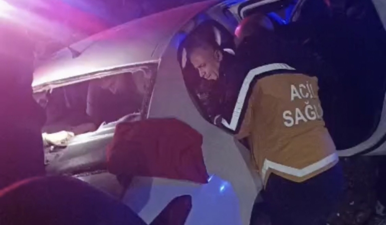 batman-siirt-karayolunda-meydana-gelen-trafik-kazasinda-3-kisi-yaralandi-xHgsAJXF.jpg