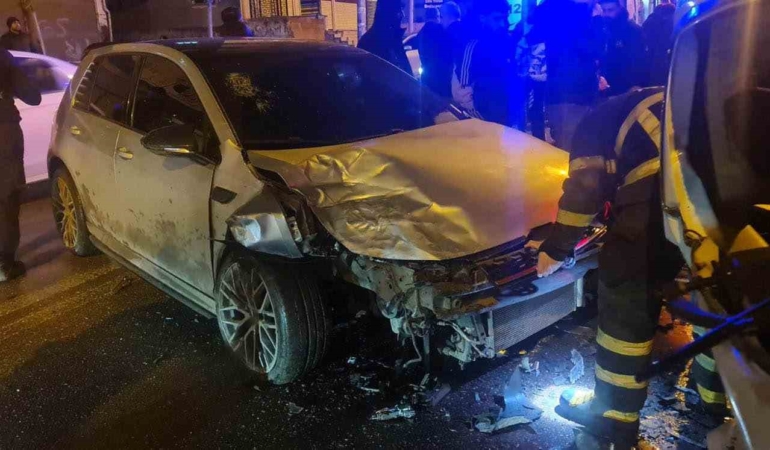 batmanda-goruntulere-yansiyan-trafik-kazasi-soku-rguL78pL.jpg