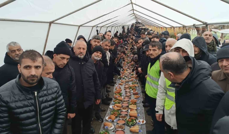 batmanda-seyh-suleyman-bagdunun-vefatinin-20-yil-donumunde-binlerce-kisi-anma-toreninde-bir-araya-B8Ja1IXq.jpg