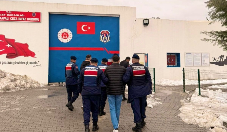 batmanda-sicak-takip-aranan-30-kisi-yakalandi-pP3byrGj.jpg