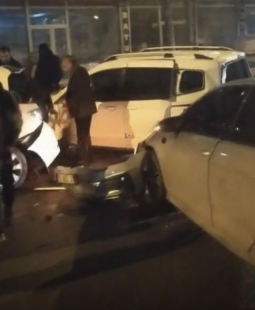 batmanda-zincirleme-trafik-kazasi-bir-yarali-vBhJYuFQ.jpg
