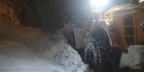 Bitlis-Hizan Karayolunda Çığ Tehlikesi: Ulaşımda Kontrollü Geçiş