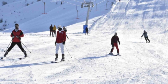 Bitlis’te Kar Yağışı Sonrası Kayak Tesislerinde Artan Yoğunluk