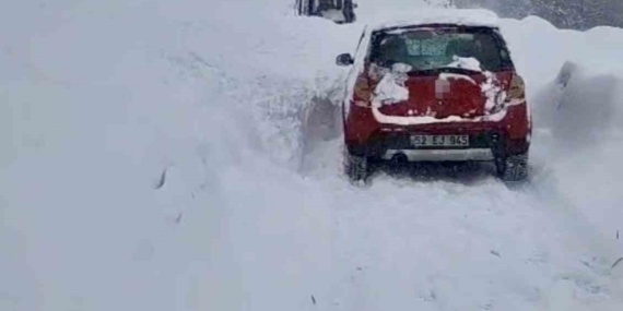 Çatak’ta Yaşanan Çığ Faciası: Sürücü Son Anda Hayatını Kurtardı