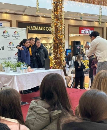 ceylan-karavil-park-avmde-beyza-alkocun-imza-gunu-buyuk-ilgi-topladi-kbRUZ7hX.jpg