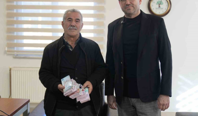 cop-posetiyle-bankaya-giden-sasirtici-olay-wqnY8btc.jpg