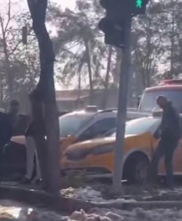 diyarbakirda-3-taksi-carpismasi-detaylar-ve-son-dakika-gelismeleri-eykDvZw6.jpg