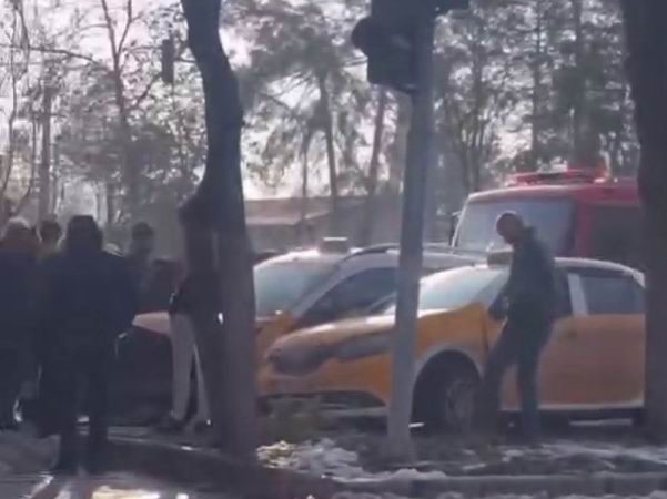 diyarbakirda-3-taksi-carpismasi-detaylar-ve-son-dakika-gelismeleri-eykDvZw6.jpg