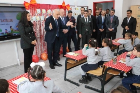 diyarbakirda-458-bin-ogrenci-karnelerini-aldi-egitimde-yeni-bir-donem-basladi-65pXwPOJ.jpg