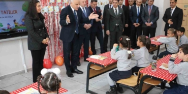 diyarbakirda-458-bin-ogrenci-karnelerini-aldi-egitimde-yeni-bir-donem-basladi-65pXwPOJ.jpg