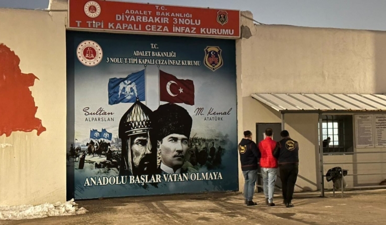 diyarbakirda-aranan-132-kisinin-yakalanmasi-aqhVJ4Ze.jpg