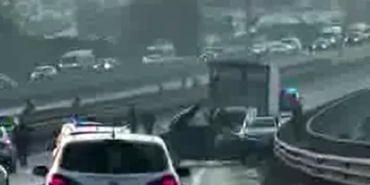 diyarbakirda-feci-zincirleme-trafik-kazasi-5-kisi-yaralandi-vIUqseJt.jpg