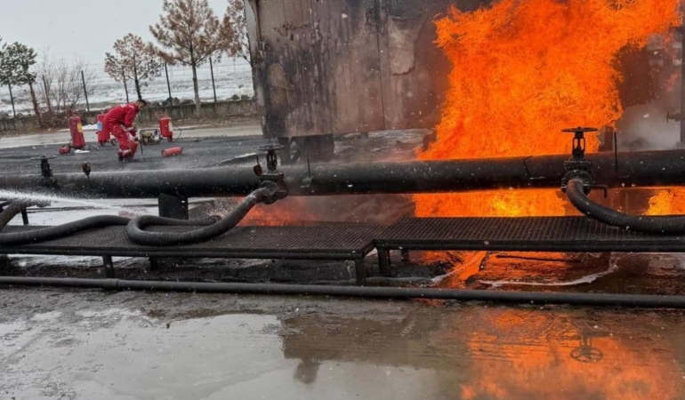 diyarbakirda-ham-petrol-havuzunda-yangin-detaylar-ve-son-gelismeler-XE2zbVig.jpg