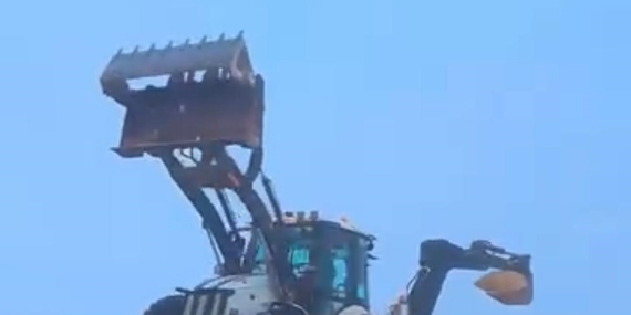 Diyarbakır’da Kepçe Operatöründen Şaşırtan Drift Gösterisi