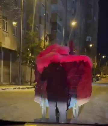diyarbakirda-polisten-yurekleri-isitan-anlar-IcQQrmve.jpg
