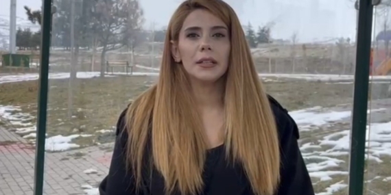 Durakta Genç Kızları Gizlice Çeken Şahsa Kadın Muhtardan Sert Tepki