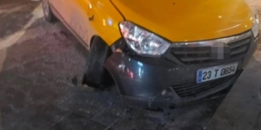 elazigda-alkollu-sahisin-caldigi-aracla-yaptigi-kaza-3ZhusgpP.jpg