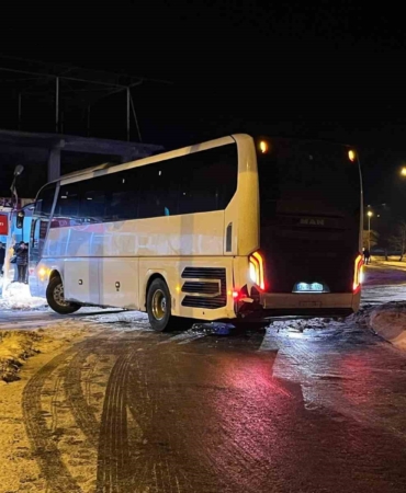 elazigda-devrilmekten-kurtulan-otobus-facianin-esiginden-donus-59j5f1Wq.jpg