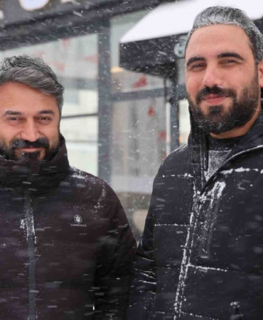 elazigda-dogaseverin-kopeklerle-yasadigi-zorlu-anlar-havadan-goruntulendi-DYIPceET.jpg