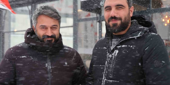 Elazığ’da Doğaseverin Köpeklerle Yaşadığı Zorlu Anlar Havadan Görüntülendi