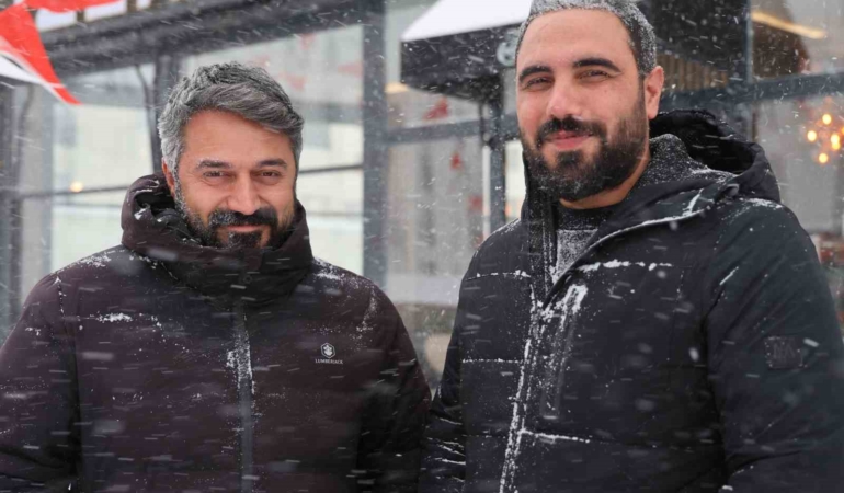 elazigda-dogaseverin-kopeklerle-yasadigi-zorlu-anlar-havadan-goruntulendi-DYIPceET.jpg