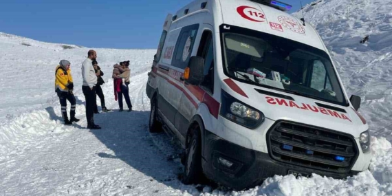 Elazığ’da Greyderle Ambulansa Ulaşan Hasta Çocuk İçin Umut Dolup Taşıyor