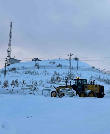 elazigda-kapali-19-koy-yolunun-yeniden-acilmasi-icin-calismalar-devam-ediyor-r9B7Vypv.jpg