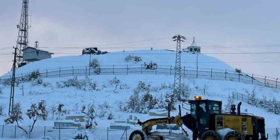Elazığ’da Kapalı 19 Köy Yolunun Yeniden Açılması İçin Çalışmalar Devam Ediyor