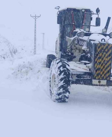 elazigda-kar-yagisi-482-koy-yolu-ulasima-kapandi-hOKSiraS.jpg
