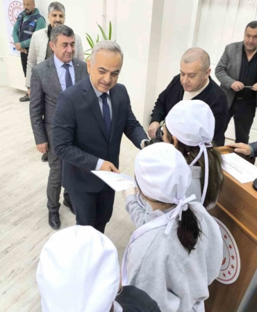 elazigda-minik-sefler-icin-unutulmaz-yemek-yarismasi-DQAtz5Cy.jpg