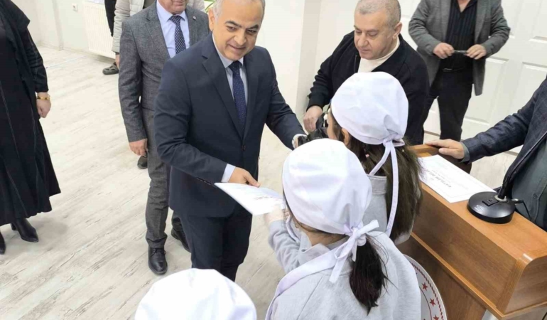 elazigda-minik-sefler-icin-unutulmaz-yemek-yarismasi-DQAtz5Cy.jpg