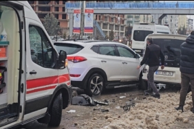 elazigda-otomobil-ile-taksi-carpisti-kaza-sonucu-1-yarali-N9Dk8lXn.jpg