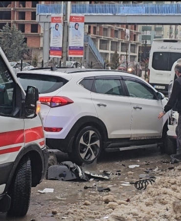 elazigda-otomobil-ile-taksi-carpisti-kaza-sonucu-1-yarali-N9Dk8lXn.jpg