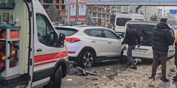 Elazığ’da Otomobil ile Taksi Çarpıştı: Kaza Sonucu 1 Yaralı